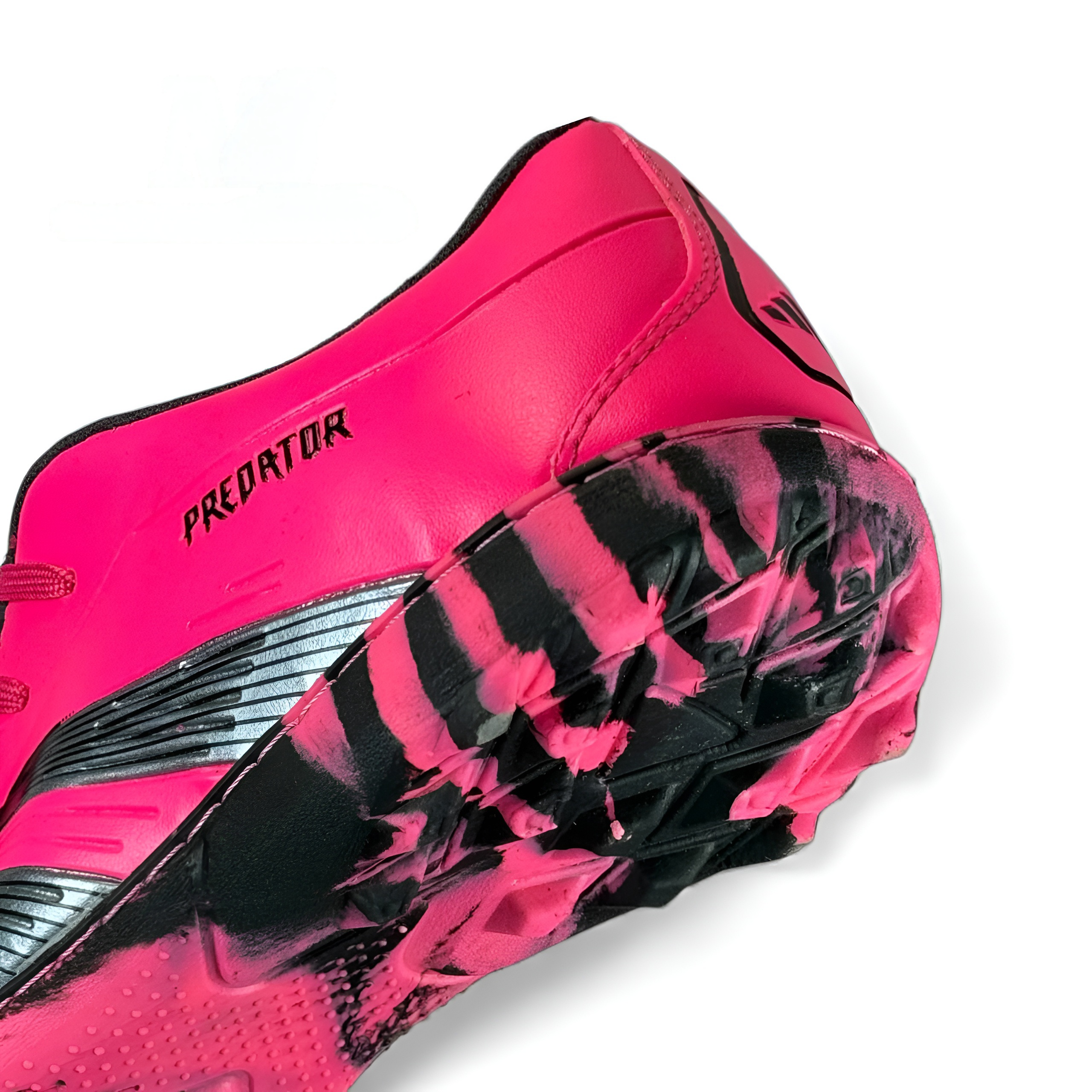 کفش فوتبال ریز استوک آدیداس پردیتور Adidas Predator زیره TPU استخوانی مدل کتانی چمن مصنوعی بزرگسالان